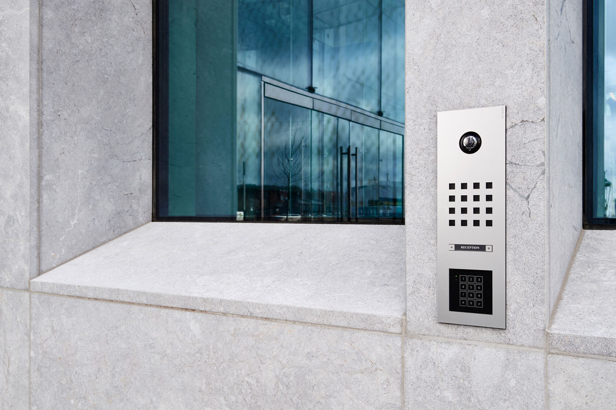 Thermische Verformung Herausforderndes optical Design durch nachträgliche Verarbeitung. Foto: S. Siedle & Söhne.